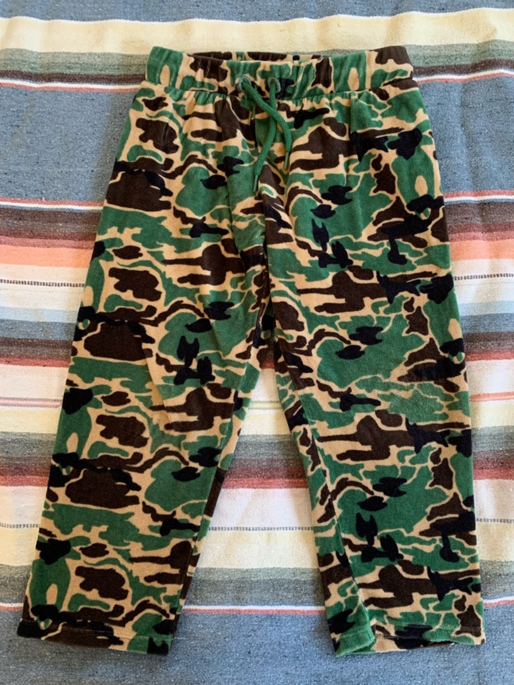Mini Rodini Camo Aop Velour Trousers - Green 3-5T